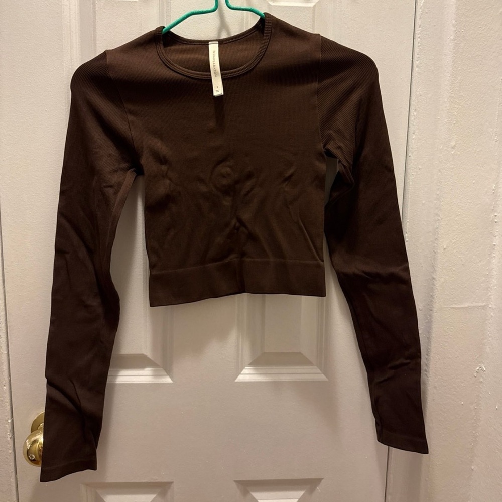 Aritzia The Group Babaton Cropped Long Sleeve